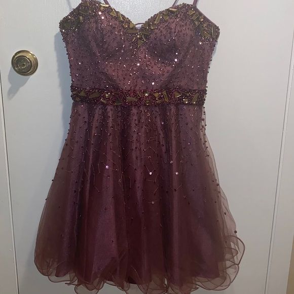 Dave & Johnny Dresses & Skirts - Dave & Johnny Semi Formal Dress